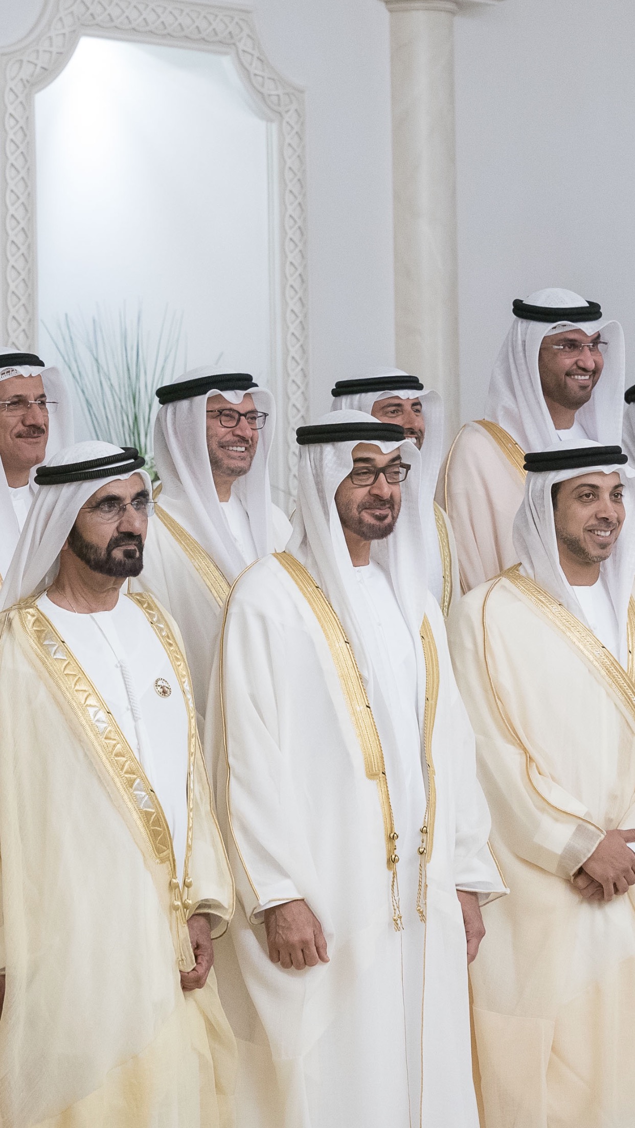 محمد بن راشد ومحمد بن زايد يشهدان اداء قسم الوزراء الجدد ...
