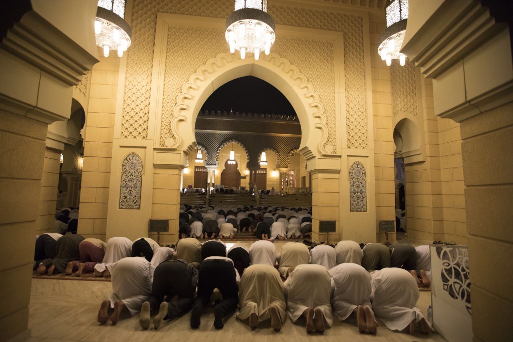 مسجد حمودة بن علي في ليلة ٢٧ من رمضان - صلاة قيام الليل ...