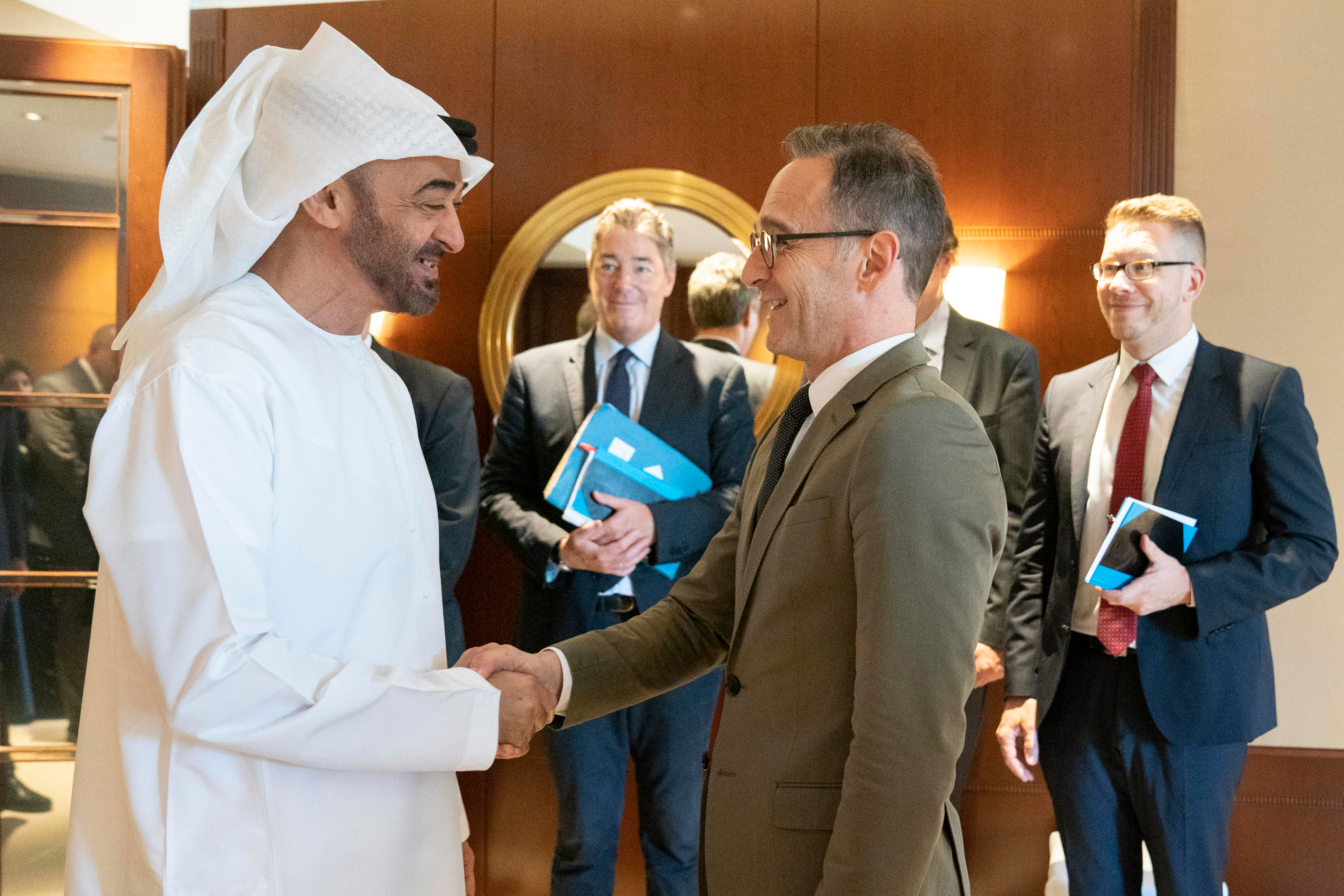 محمد بن زايد يلتقي وزير الخارجية الألماني في برلين ويبحث معه تعزيز العلاقات الثنائية والمستجدات والتطورات في منطقة الشرق الأوسط.