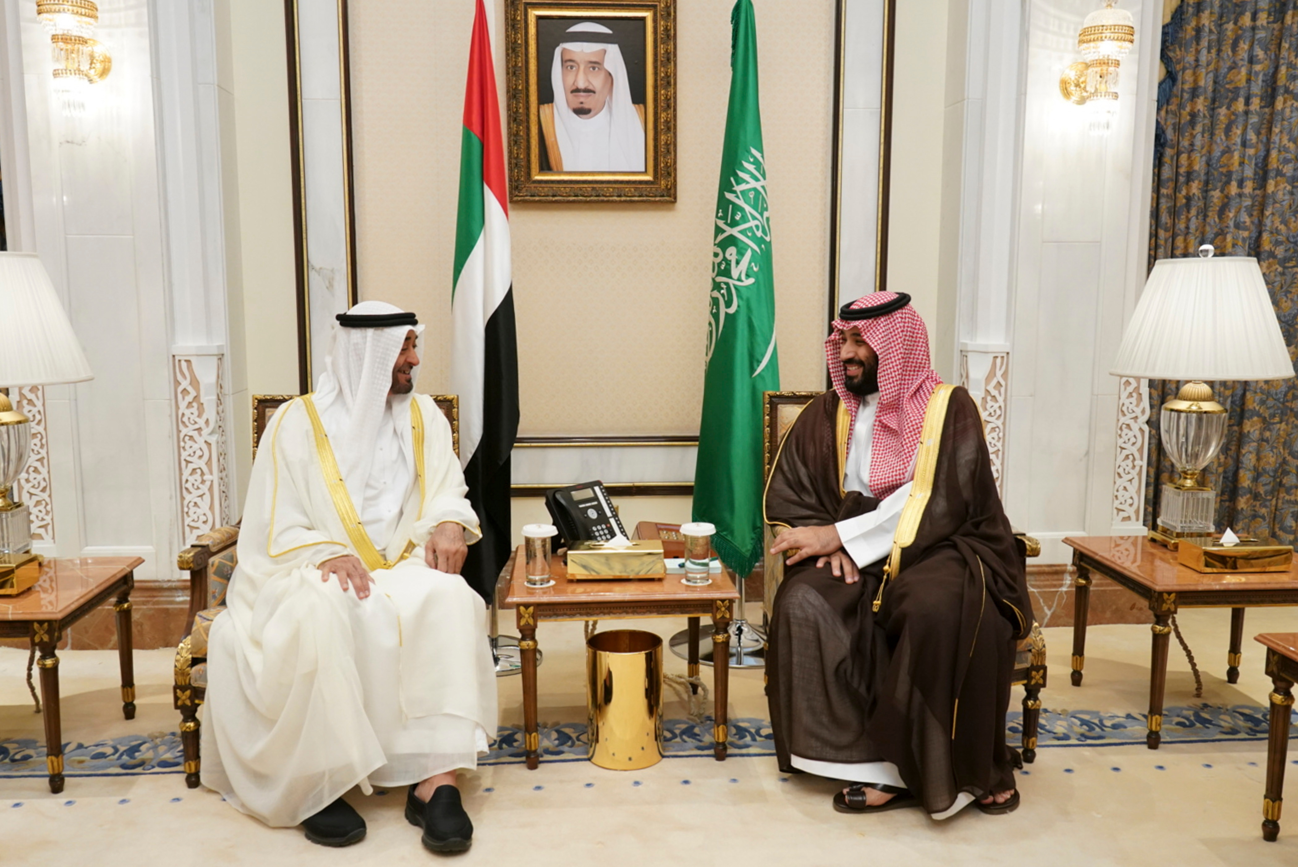 محمد بن زايد يلتقي محمد بن سلمان في مكة المكرمة ويبحث معه تعزيز العلاقات الاستراتيجية بين البلدين ومجمل التطورات الإقليمية ذات الاهتمام المشترك.
