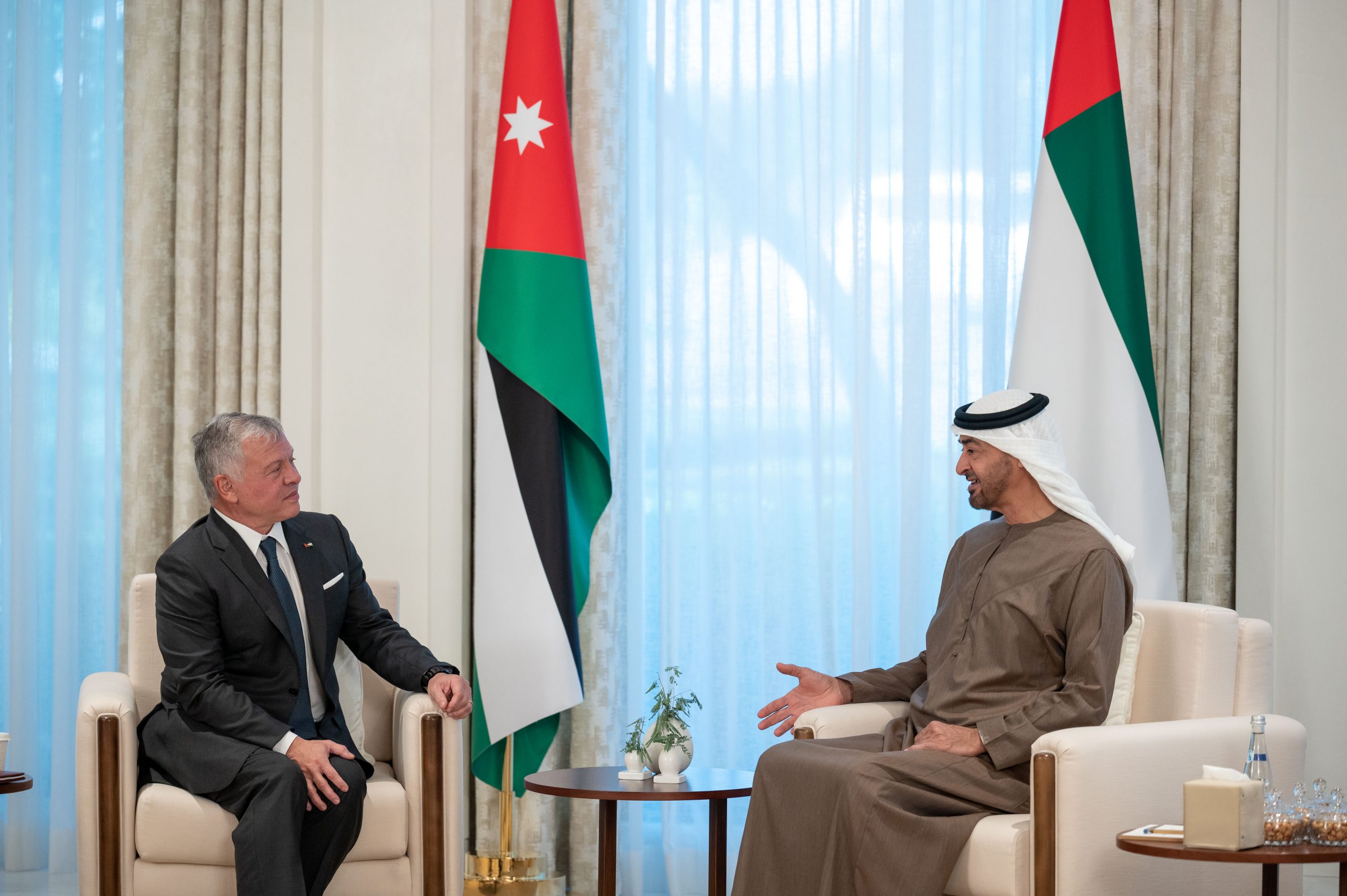 محمد بن زايد يستقبل ملك الأردن ويبحثان العلاقات الثنائية و سبل تطويرها