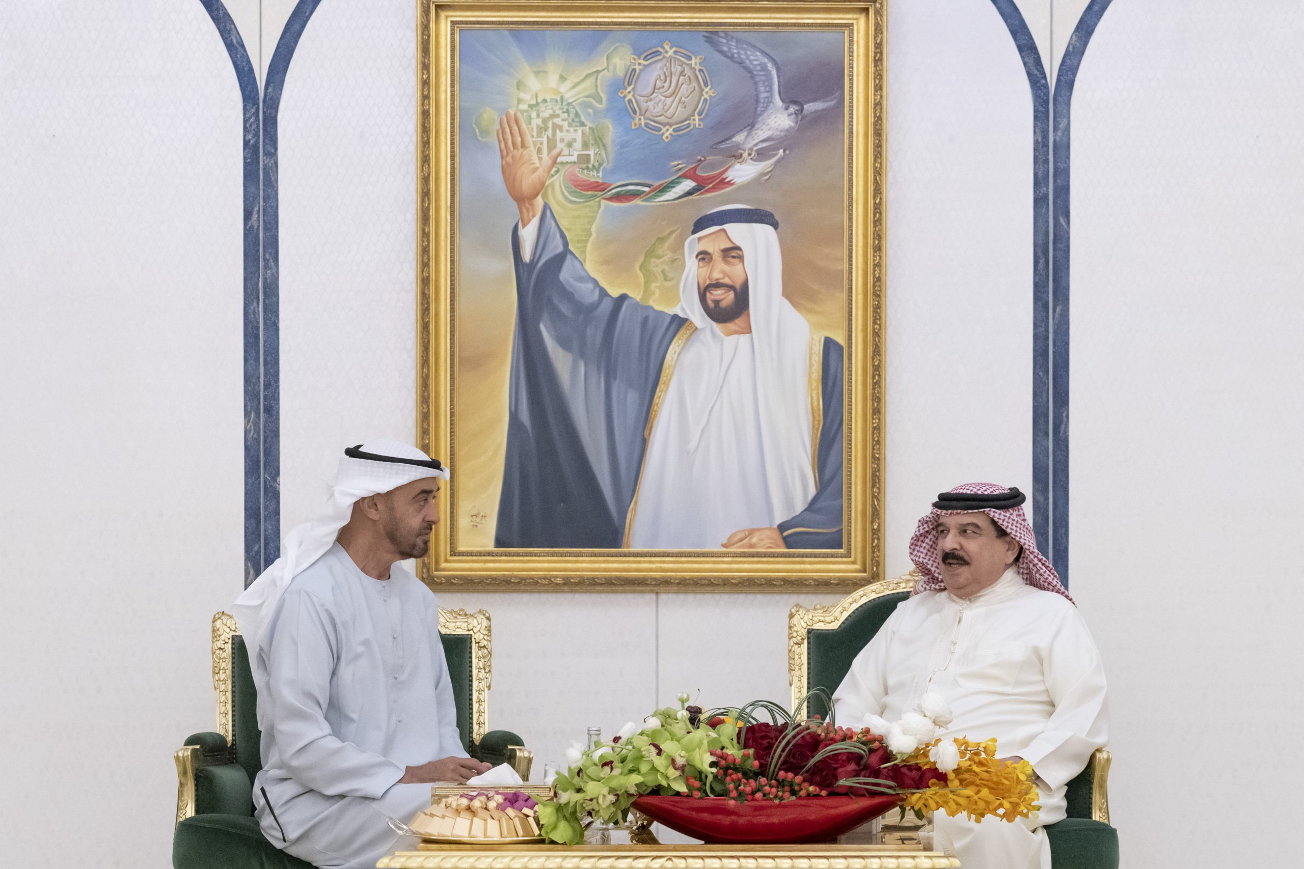 صاحب السمو الشيخ محمد بن زايد يلتقي ملك البحرين