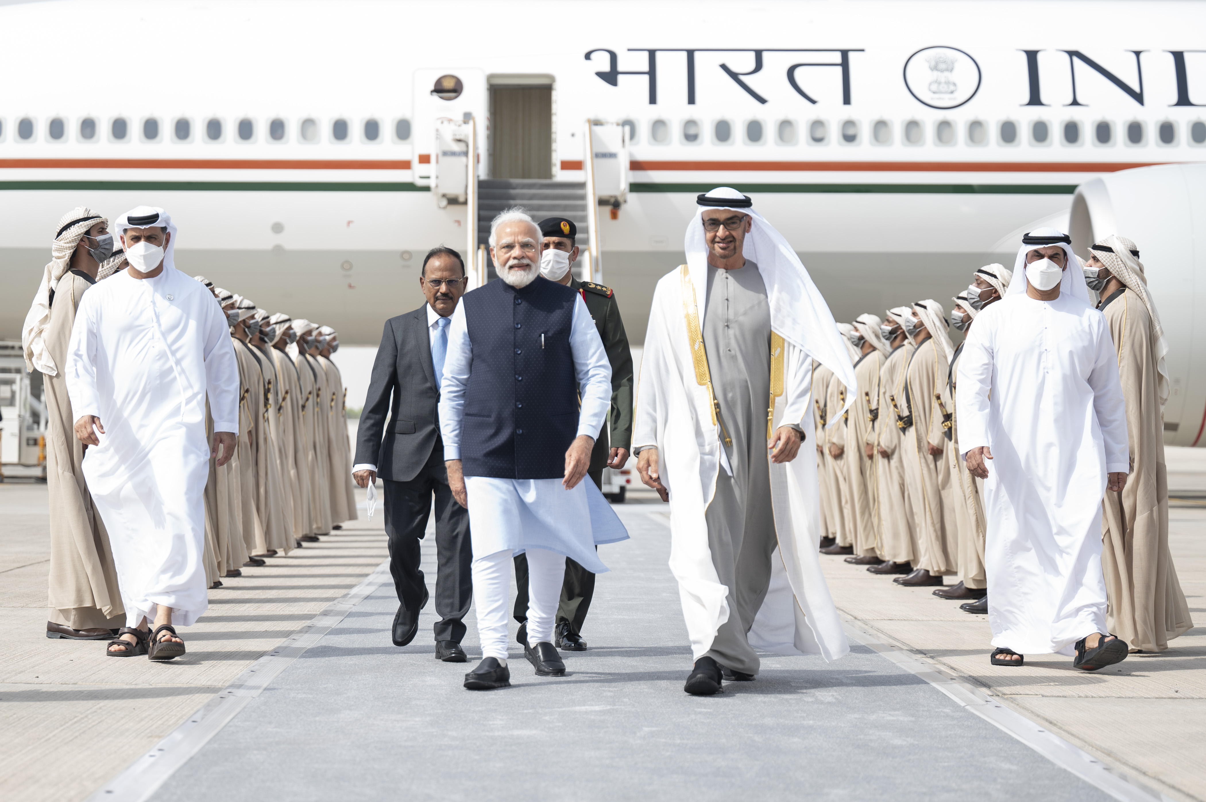 محمد بن زايد يبحث مع رئيس وزراء الهند سبل تعزيز التعاون المشترك
