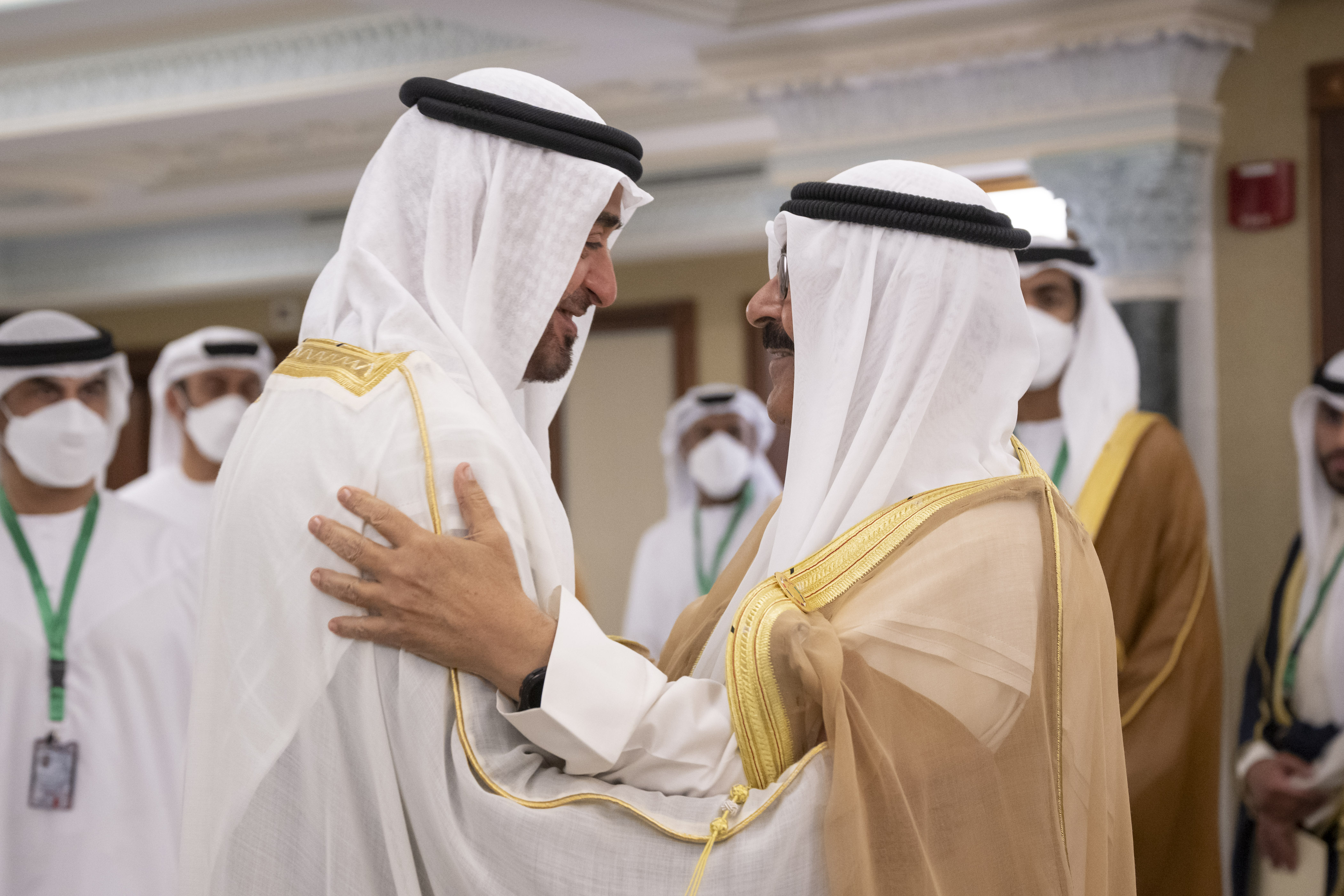 رئيس الدولة يستقبل ولي عهد الكويت على هامش “قمة جدة للأمن والتنمية”