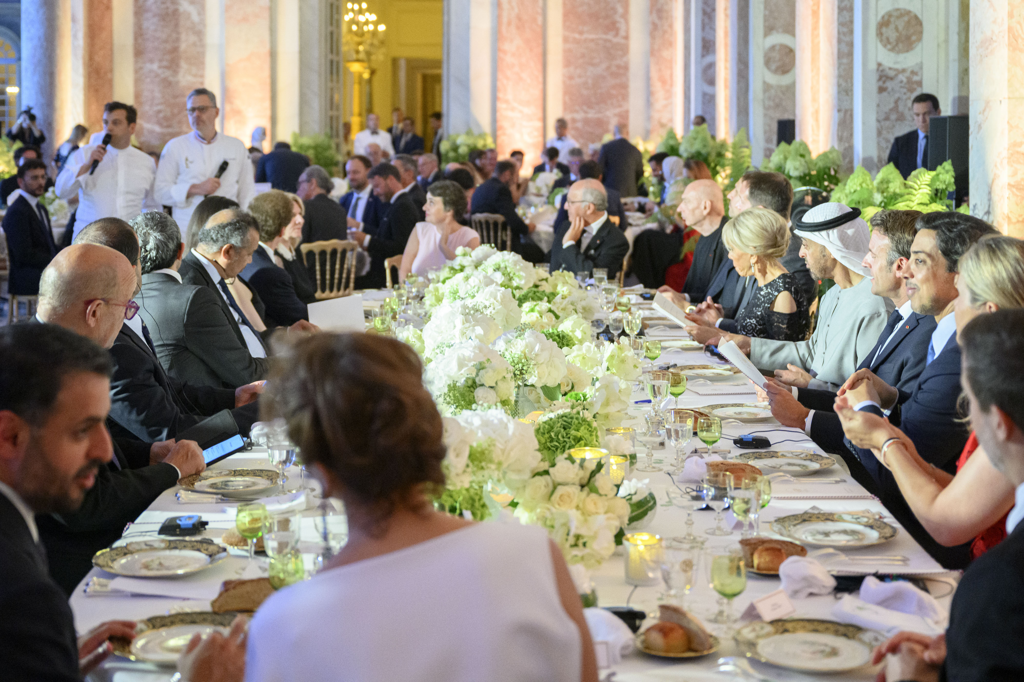 رئيس الدولة‬⁩ يحضر مأدبة عشاء أقامها ⁧‫الرئيس الفرنسي‬⁩ تكريما لسموه