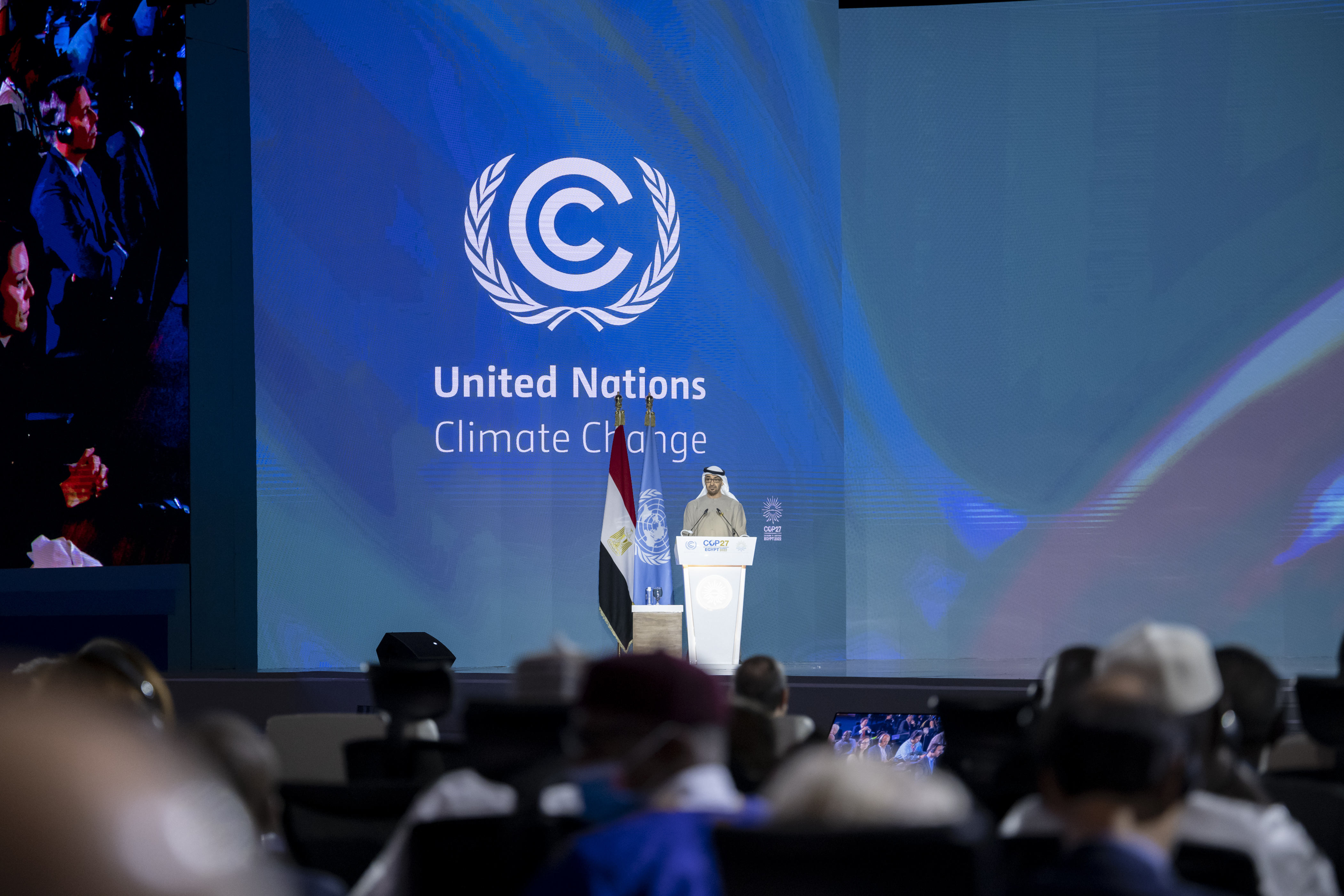 رئيس الدولة يترأس وفد الإمارات إلى مؤتمر الأطراف " COP27 " في شرم الشيخ.