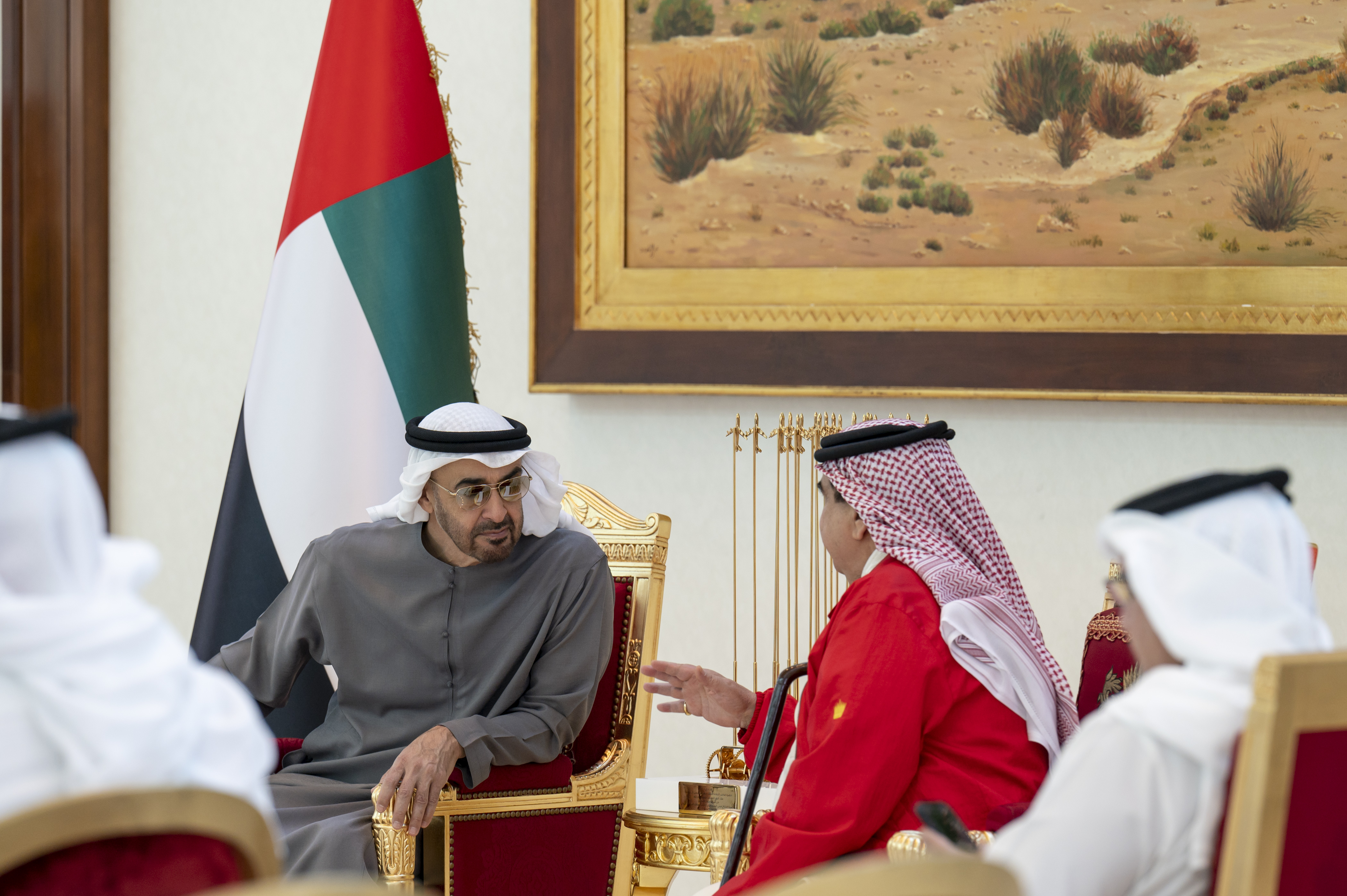 رئيس الدولة يلتقي ملك البحرين ويقومان بجولة في معرض البحرين الدولي للطيران