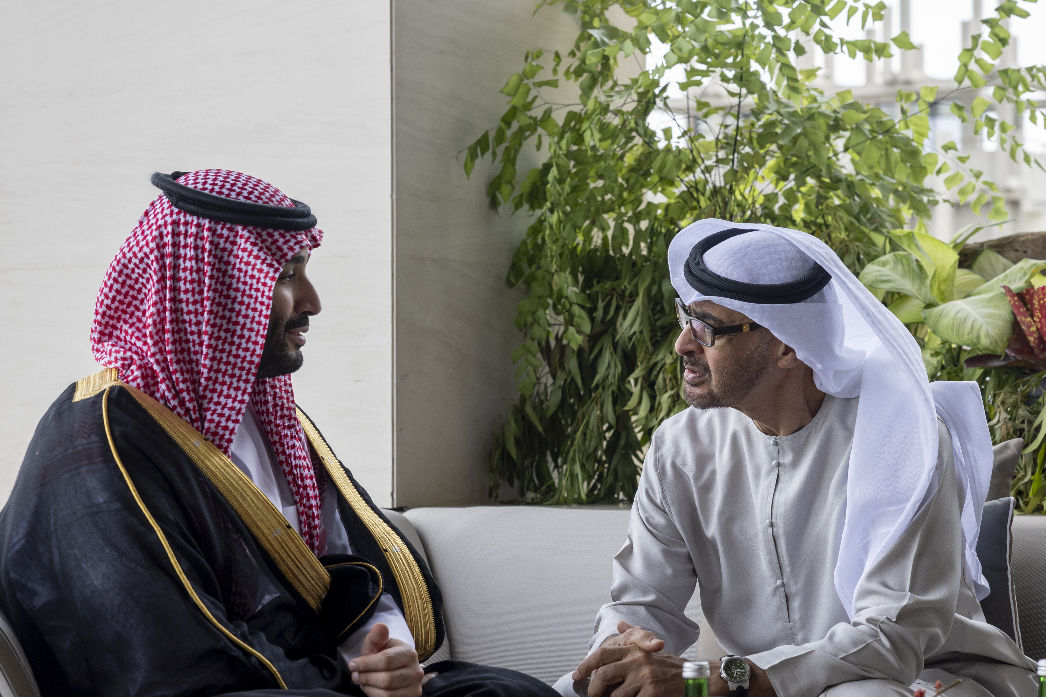 #رئيس_الدولة يلتقي الأمير #محمد_بن_سلمان على هامش مشاركته في #قمة_العشرين .