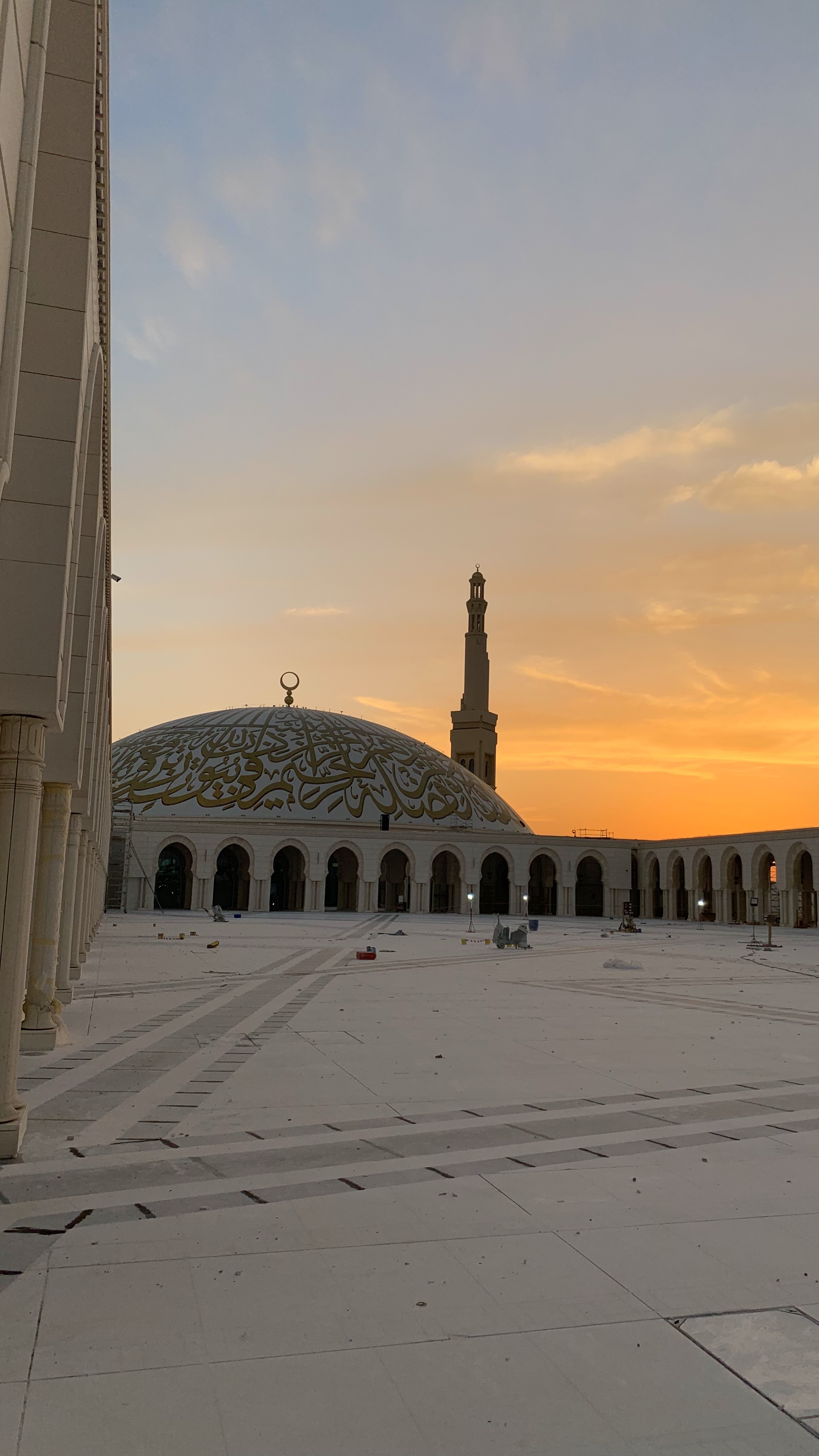جامع الشيخ خليفة بن زايد في مدينة العين - قيد الانشاء .