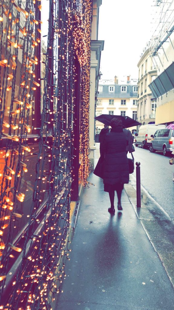 اجواء ممطره في باريس مع جوله في شوارعها